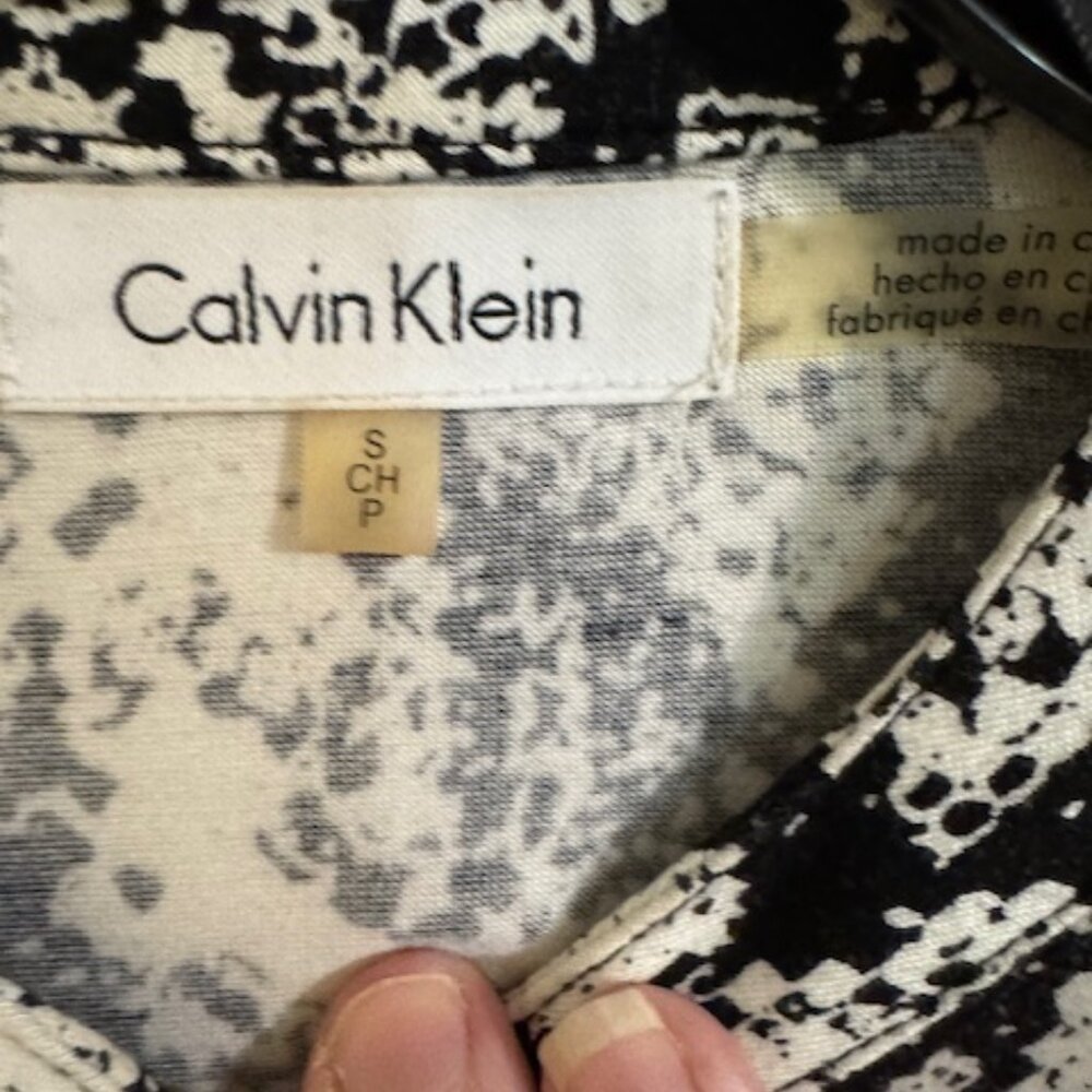 Calvin Klein Black/White Top Roll Tab Sleeve Keyhole Blouse Abstract Print S - Picture 3 of 9